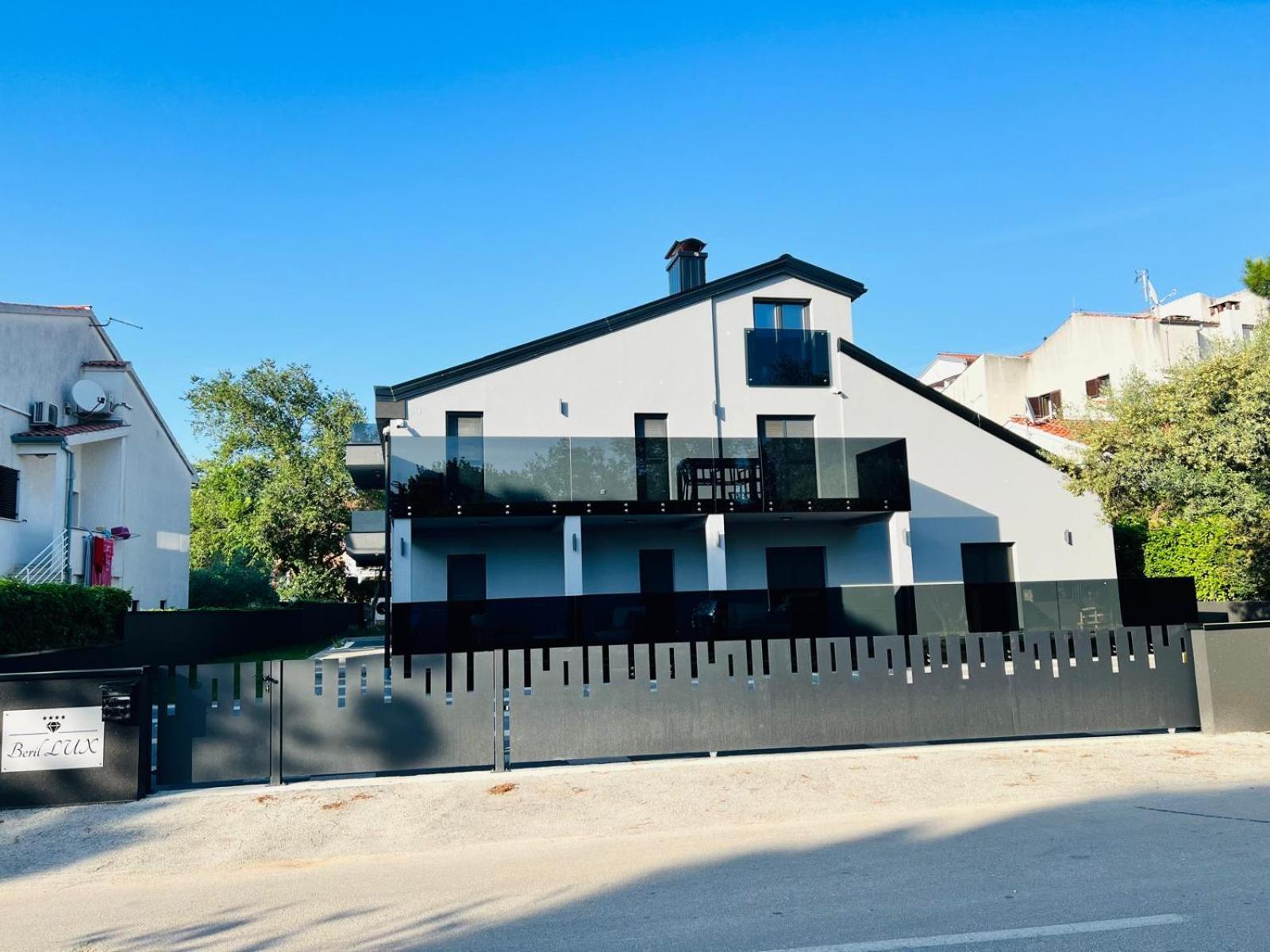 Apartmani Beril Lux Ровин Екстериор снимка