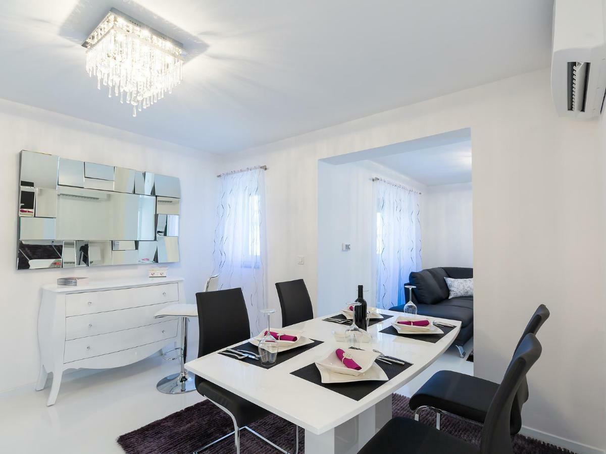 Apartmani Beril Lux Ровин Екстериор снимка