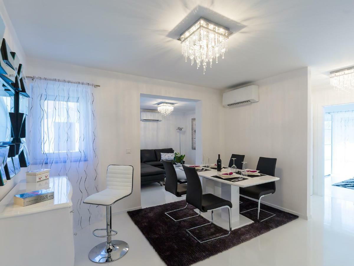 Apartmani Beril Lux Ровин Екстериор снимка