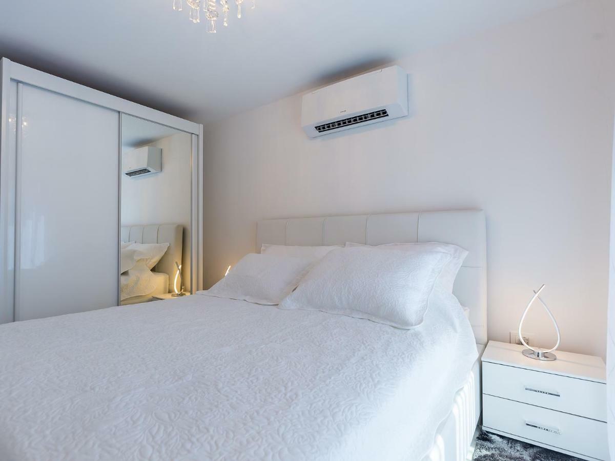 Apartmani Beril Lux Ровин Екстериор снимка