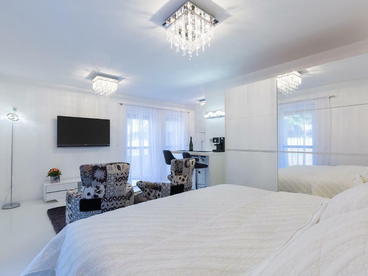 Apartmani Beril Lux Ровин Екстериор снимка