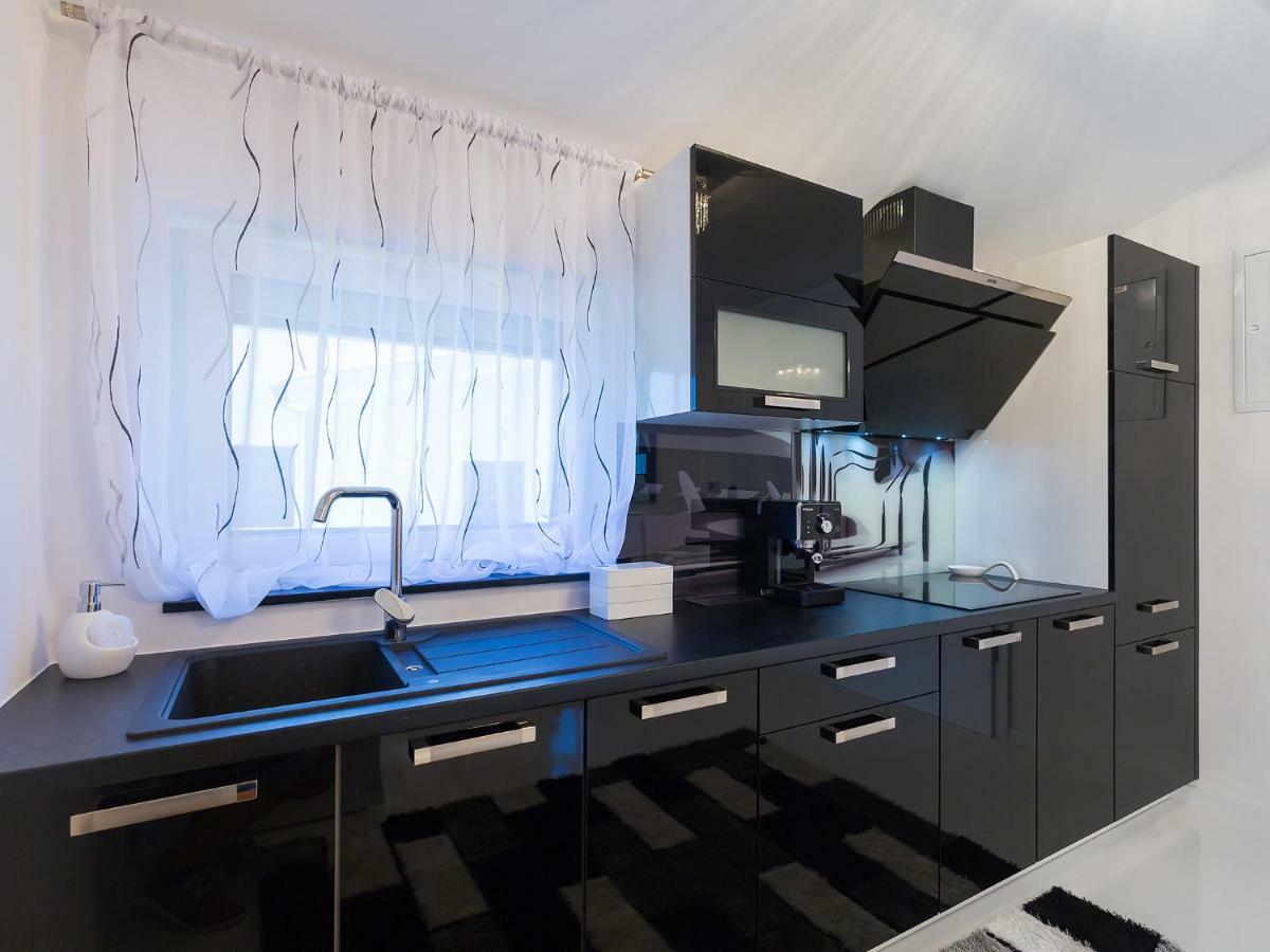 Apartmani Beril Lux Ровин Екстериор снимка