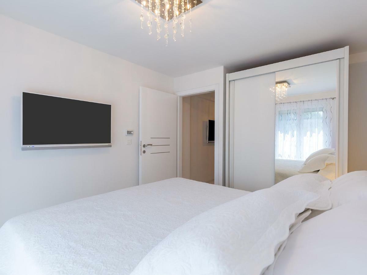 Apartmani Beril Lux Ровин Екстериор снимка