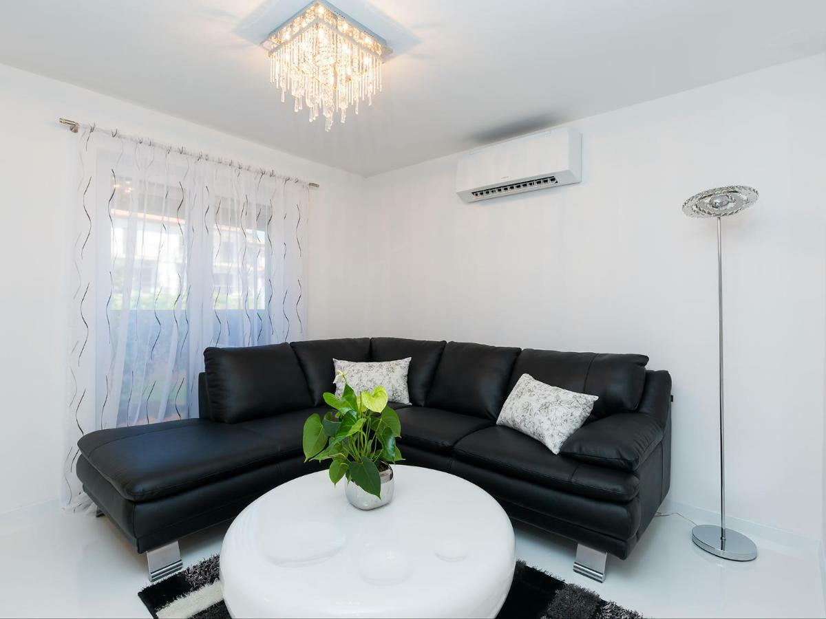Apartmani Beril Lux Ровин Екстериор снимка