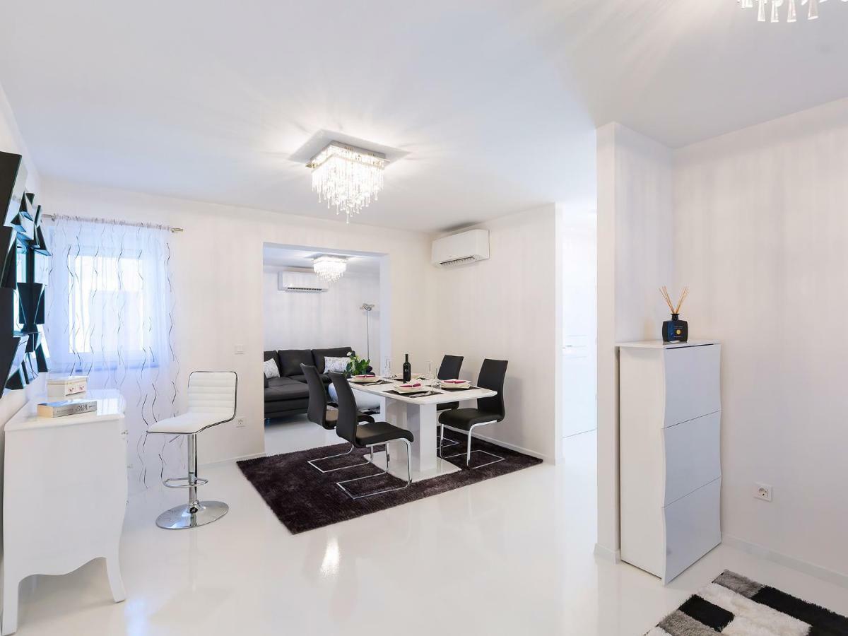 Apartmani Beril Lux Ровин Екстериор снимка