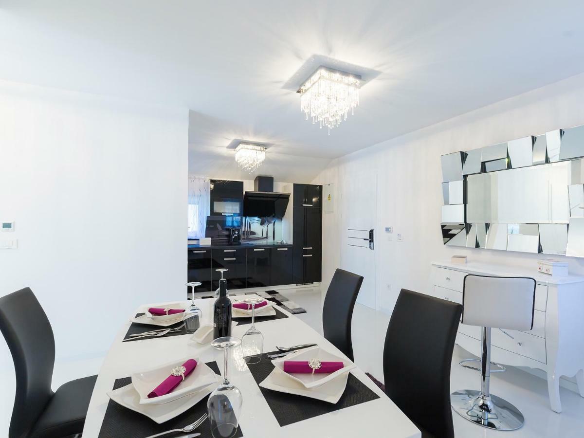Apartmani Beril Lux Ровин Екстериор снимка
