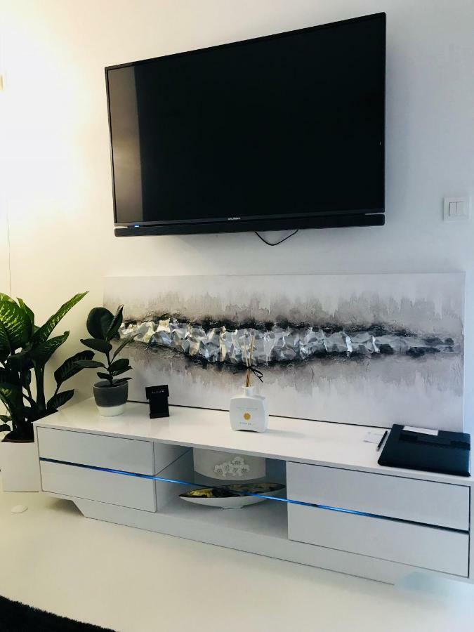 Apartmani Beril Lux Ровин Екстериор снимка