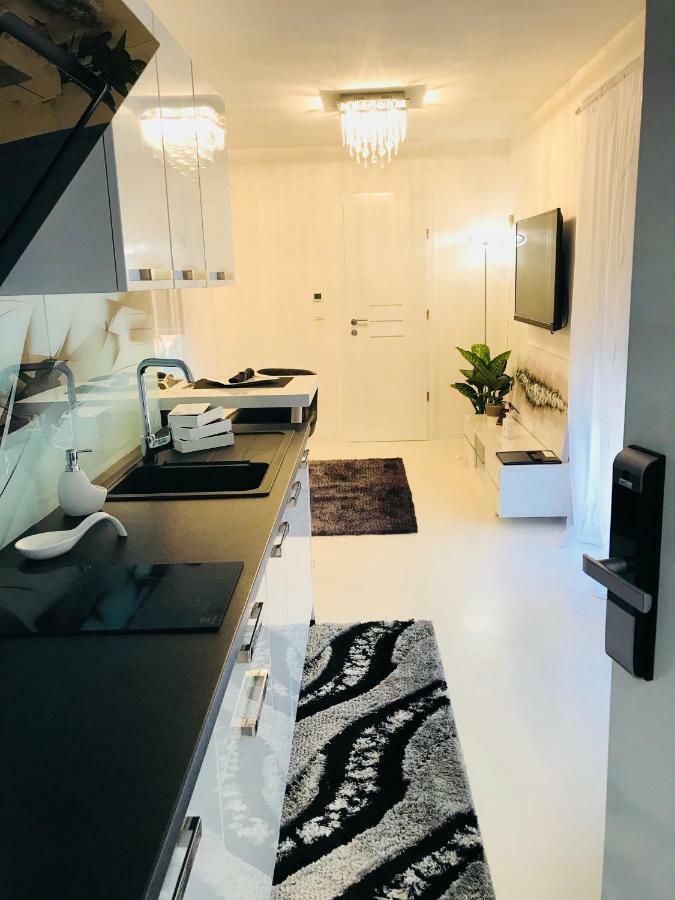 Apartmani Beril Lux Ровин Екстериор снимка