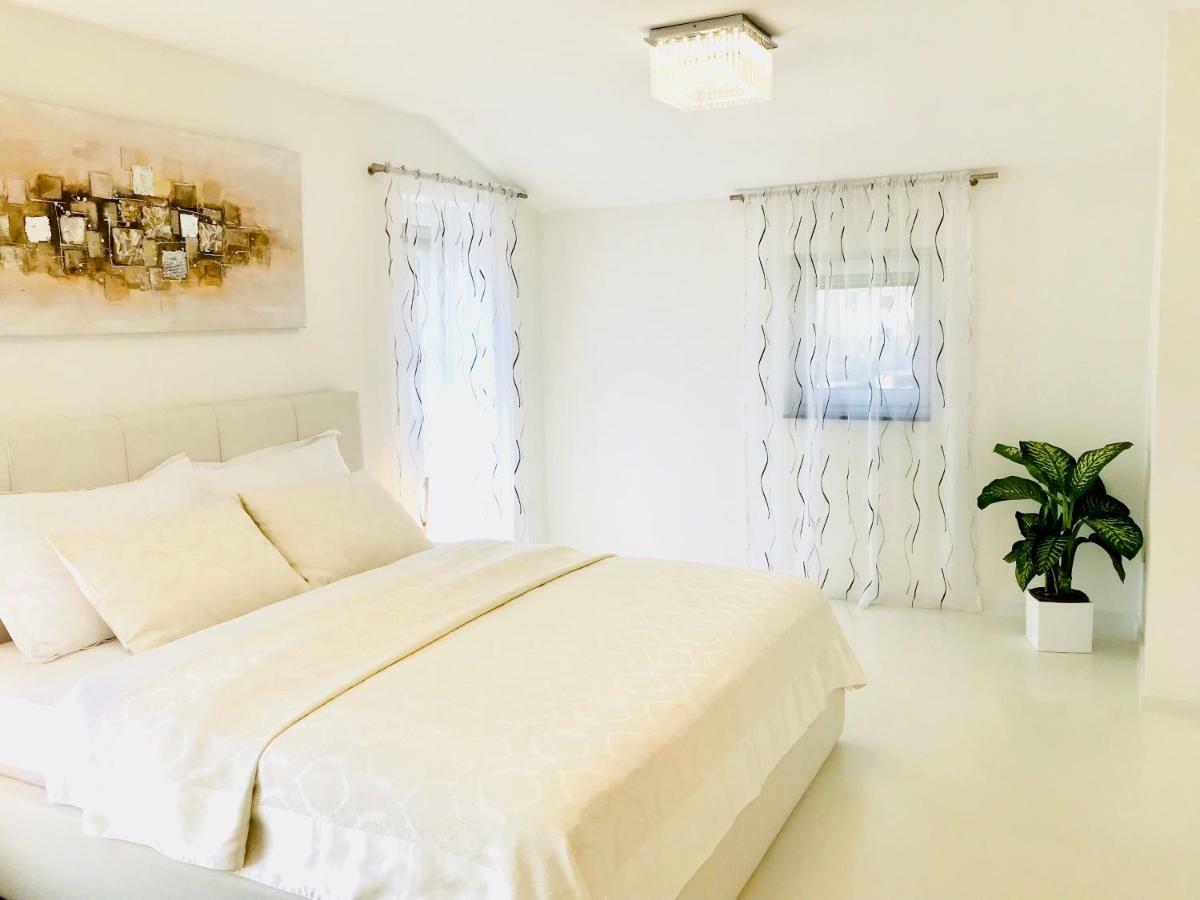 Apartmani Beril Lux Ровин Екстериор снимка