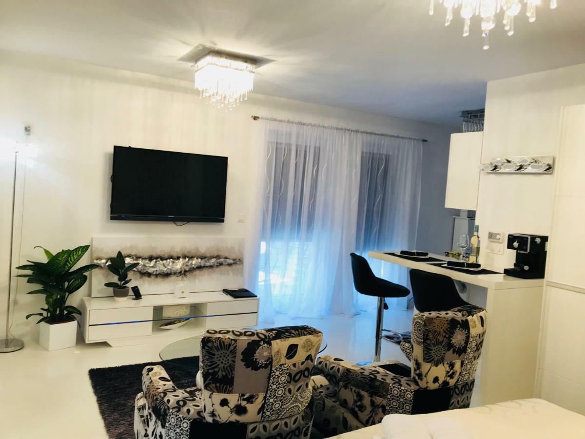 Apartmani Beril Lux Ровин Екстериор снимка